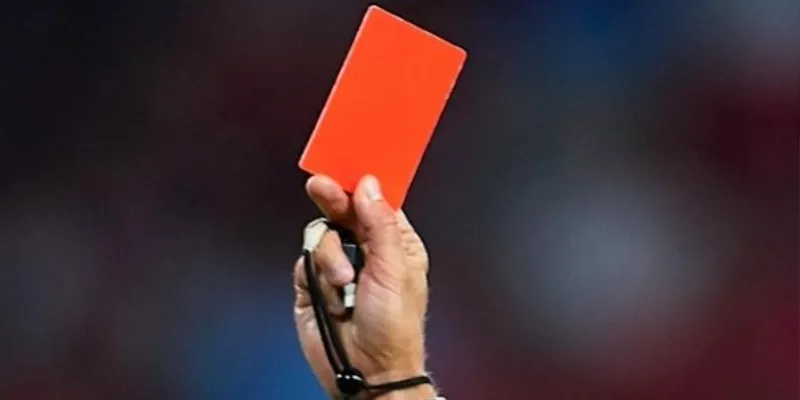 Các hình thức án treo giò trong bóng đá