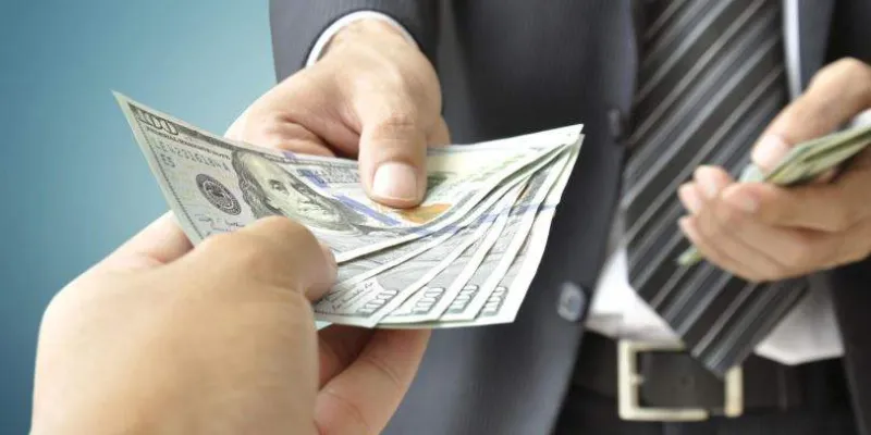 Mơ thấy lượm tiền trong nhà