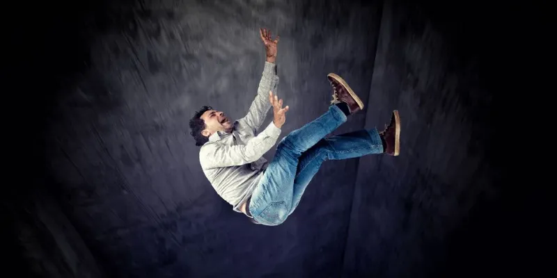 Mơ thấy mình rơi xuống vực sâu