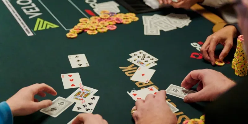 Những thuật ngữ cần biết trong luật chơi Poker